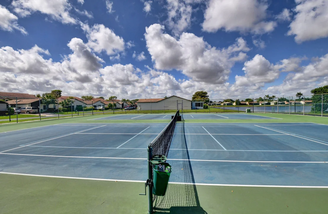 Photo of 5102 Mirror Lakes Boulevard