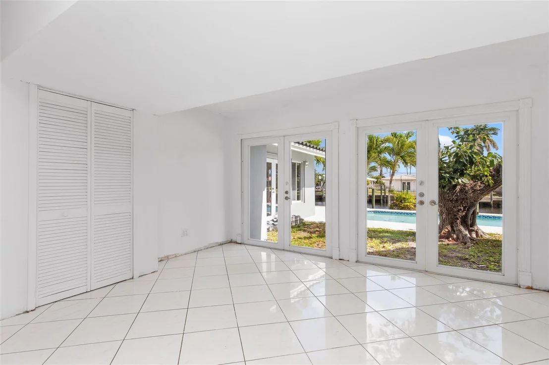 Photo of 360 SE 5th Avenue