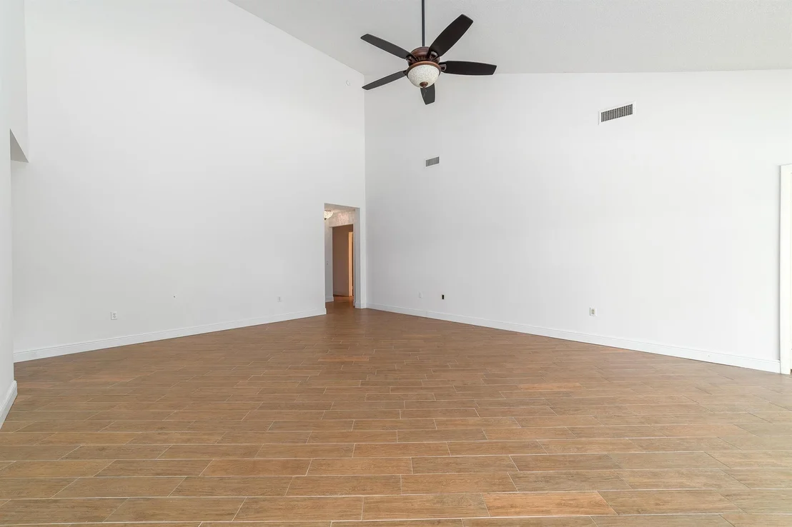 Photo of 418 River Edge Road
