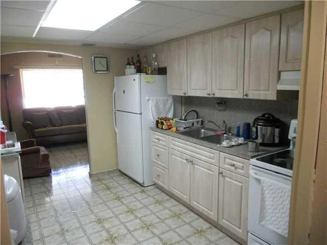 Photo of 940 E 12 Place