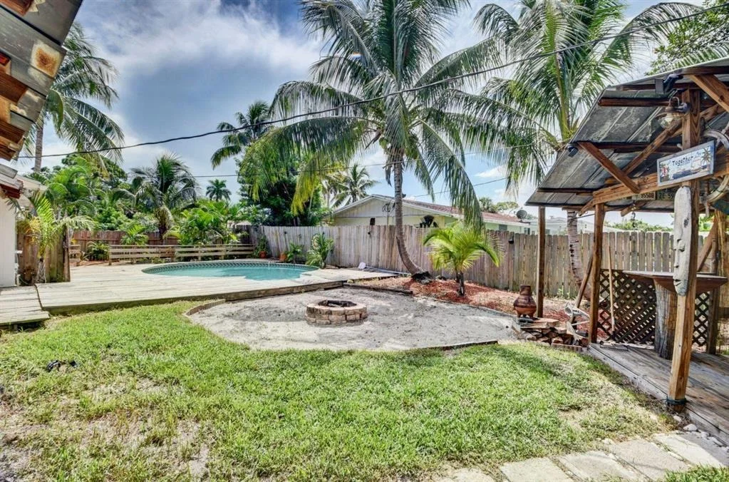Photo of 15385 Monroe Road