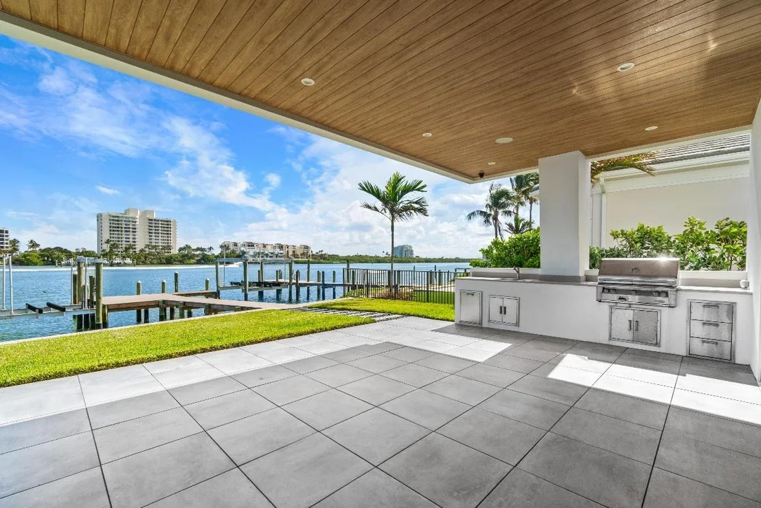 Photo of 3445 Harbor Road N
