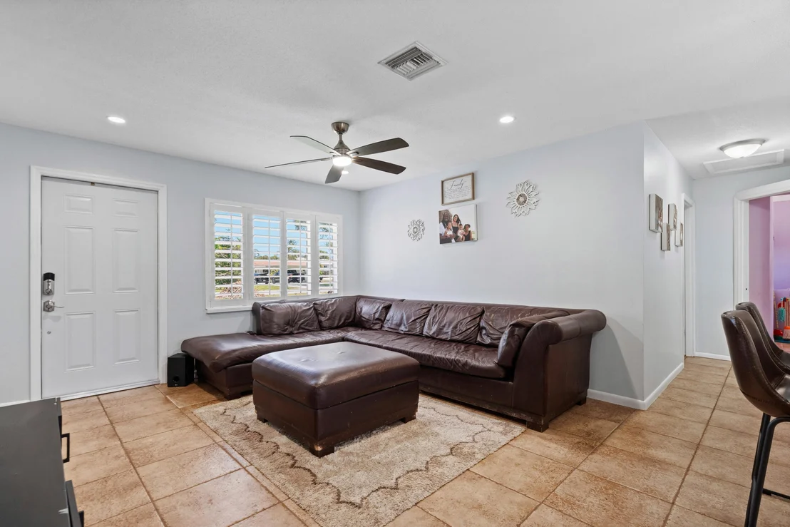 Photo of 520 SE Dolphin Drive