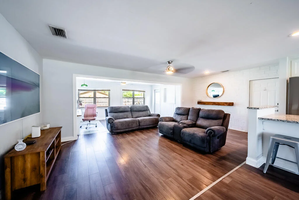 Photo of 425 Erie Drive