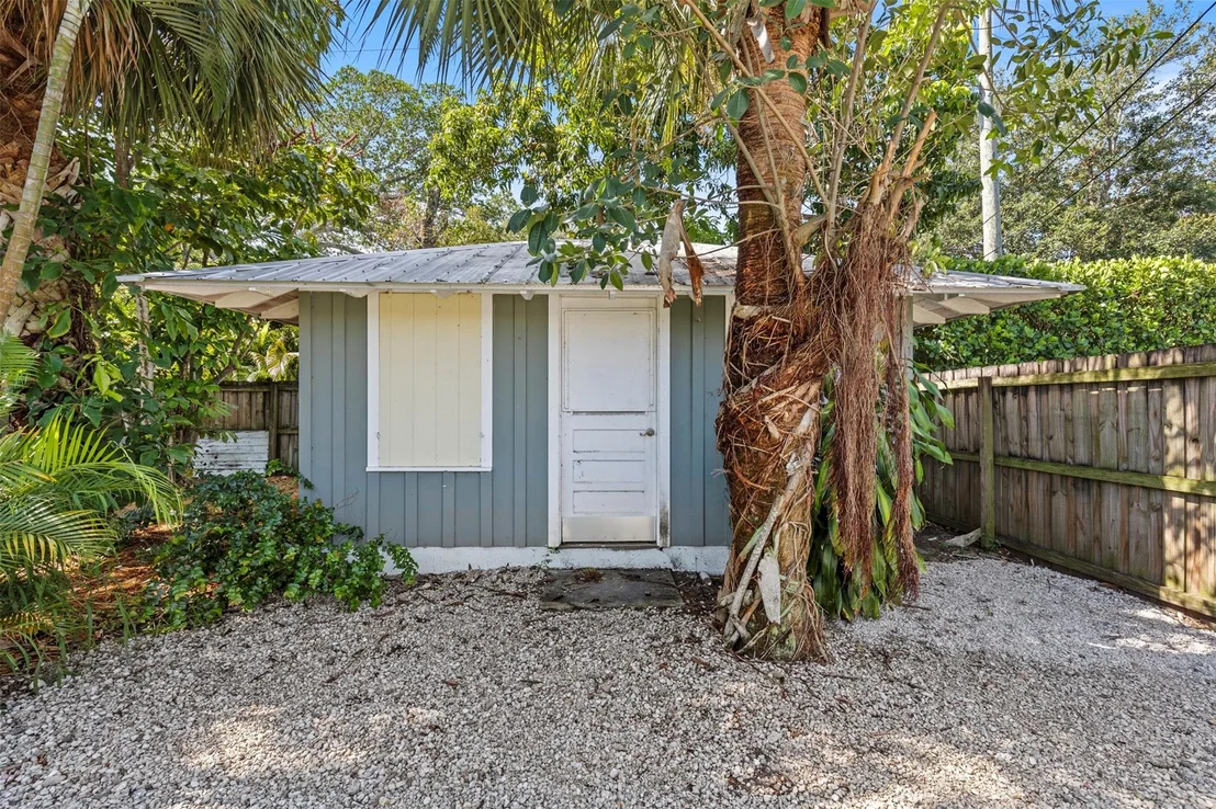 Photo of 333 SW Manor Drive