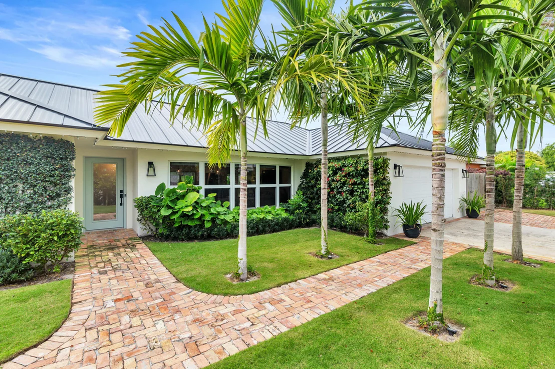 Photo of 7521 Edgewater Circle