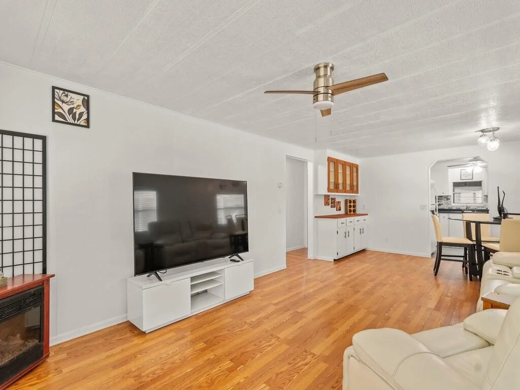 Photo of 300 NE Opal Drive