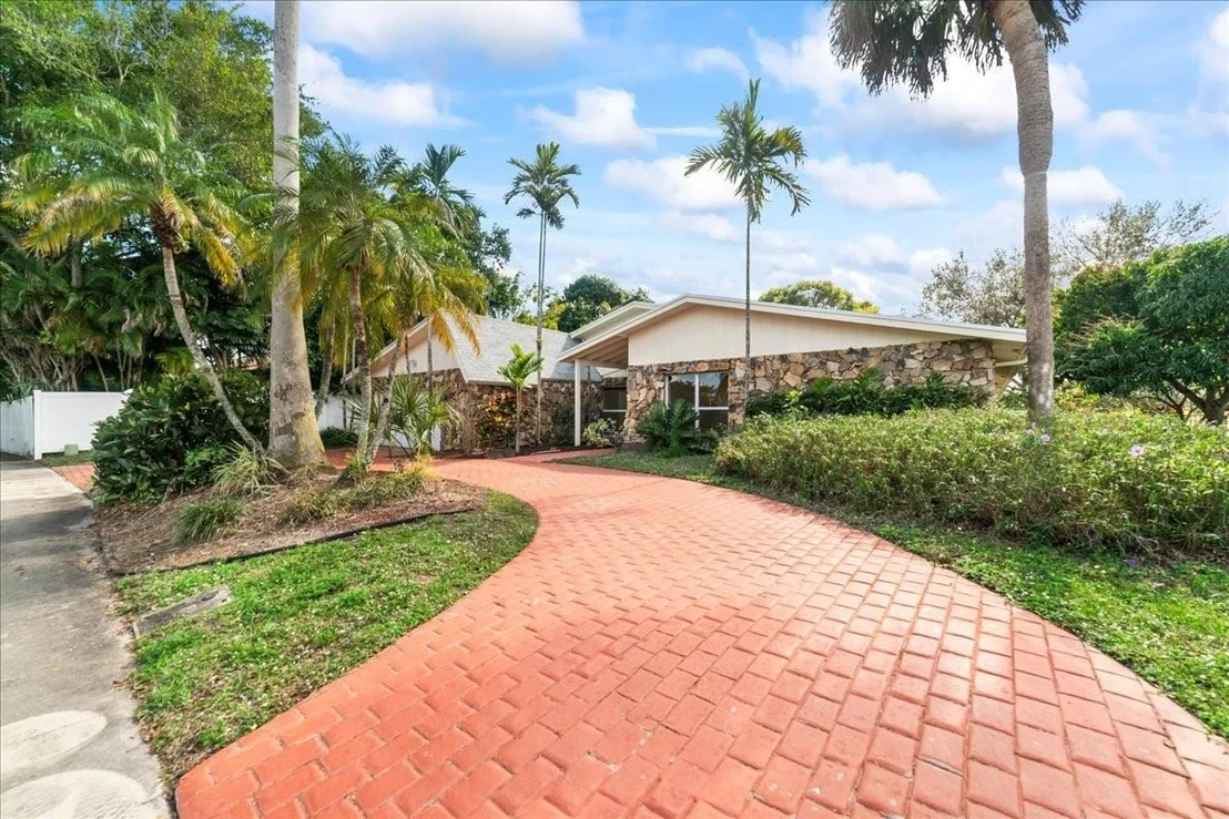 Photo of 8600 Gatehouse Road