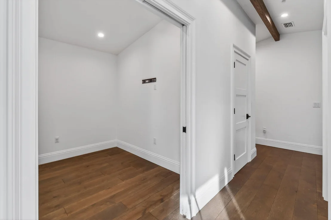 Photo of 105 W Tarpon Lane