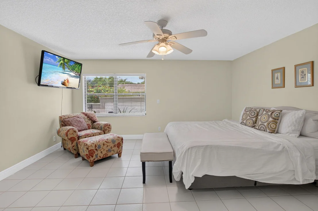 Photo of 6928 Villas Drive W