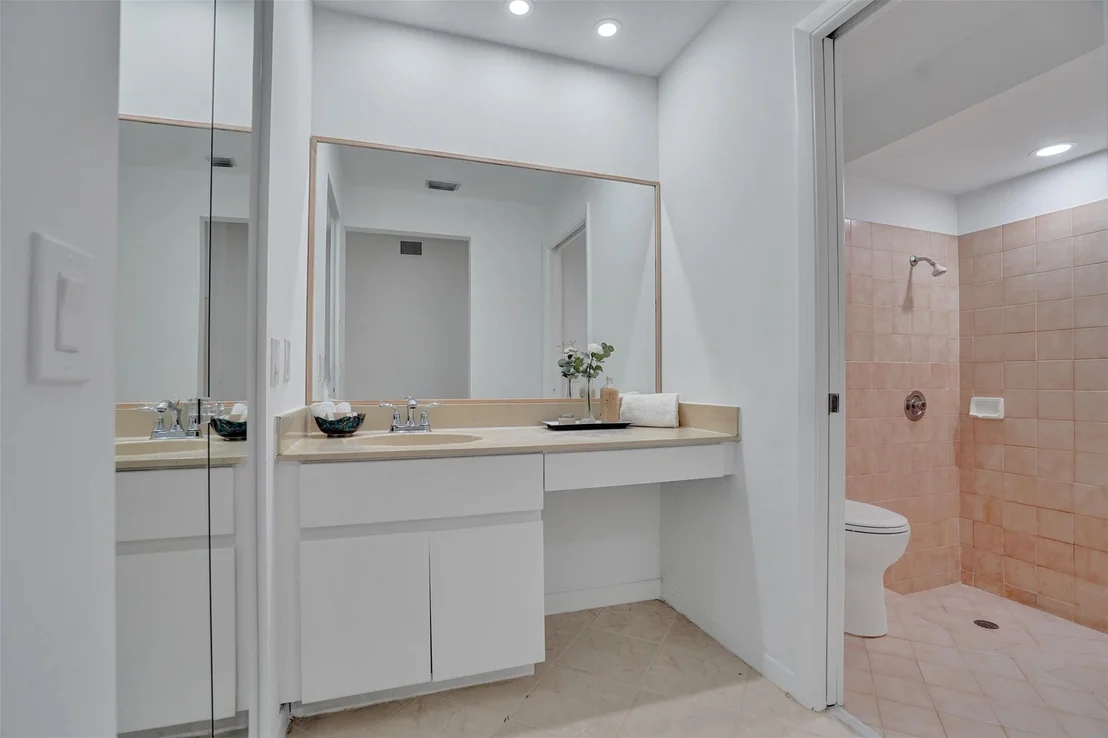 Photo of 2183 Montpeliar