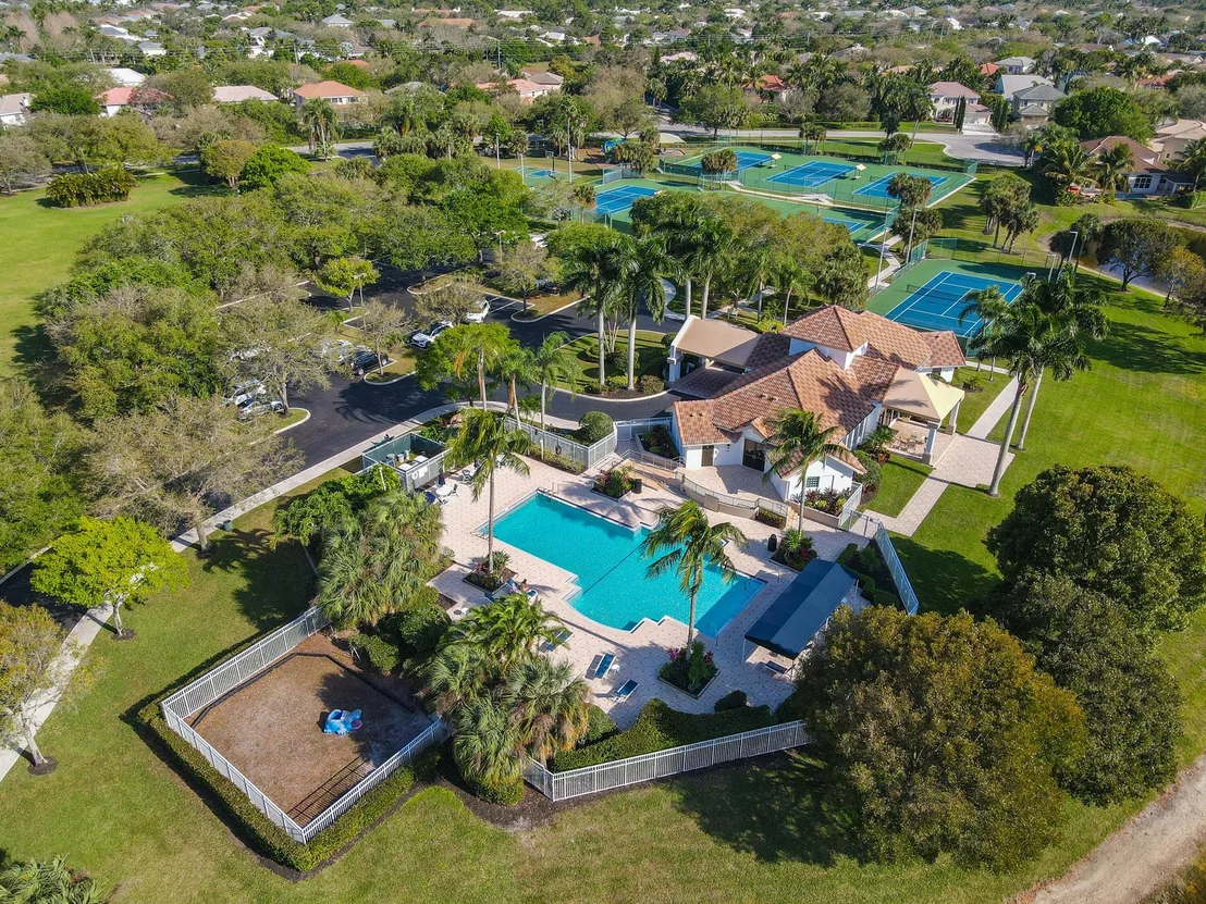 Photo of 1133 Egret Circle S