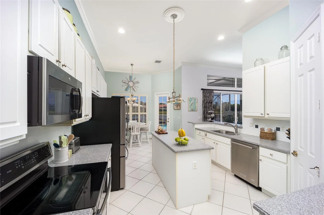 Photo of 6945 SE Bay Hill Drive