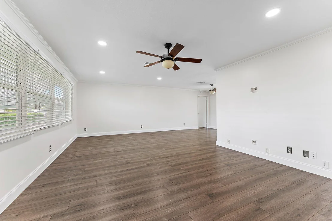 Photo of 214 Circle W