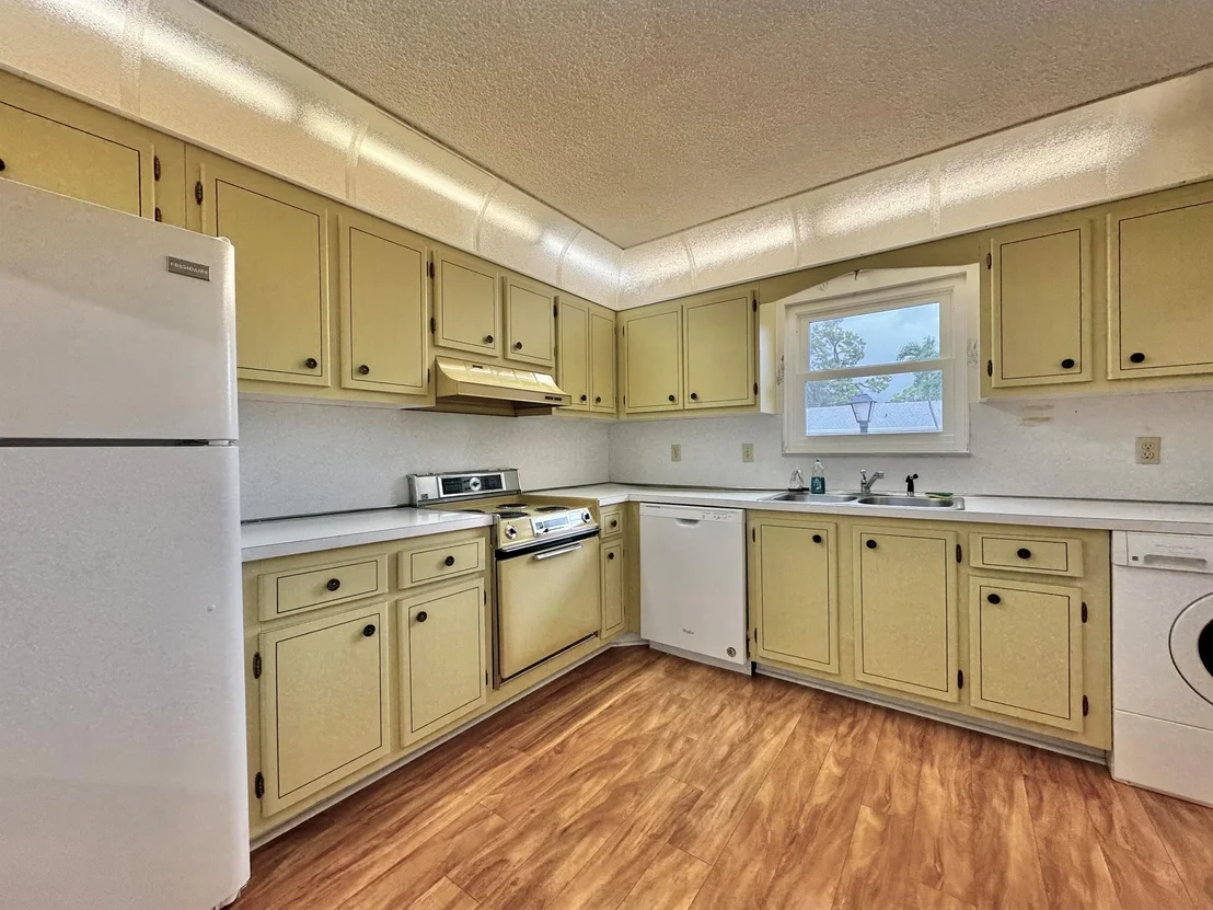 Photo of 194 Cape Cod Circle