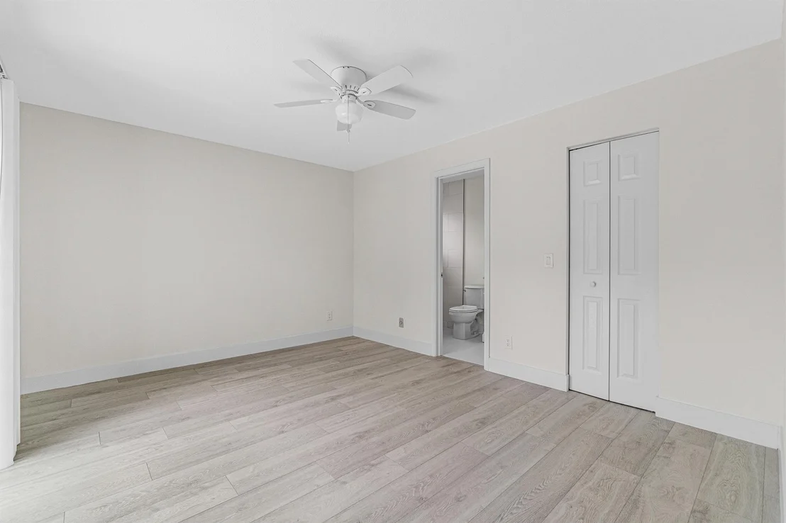 Photo of 1004 Manor Drive