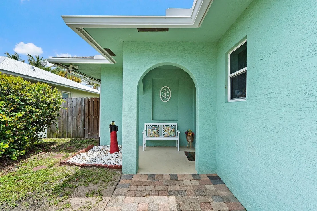 Photo of 17620 Cinquez Park Road W