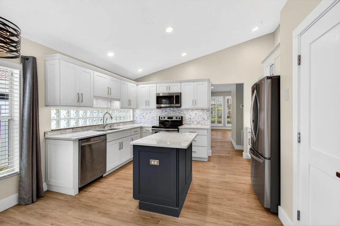 Photo of 1142 Canoe Point