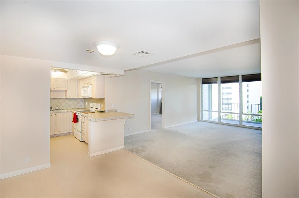 Photo of Unit 708 at 336 Golfview Road