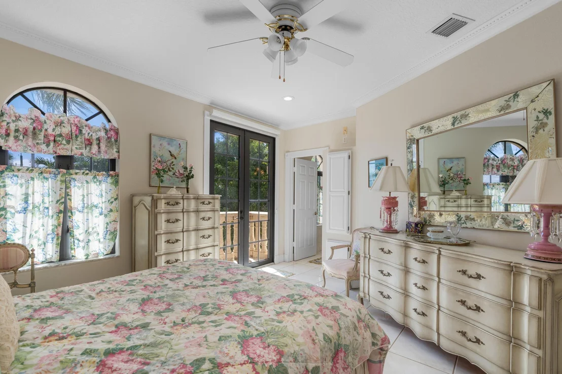 Photo of 1010 Pine Point Road