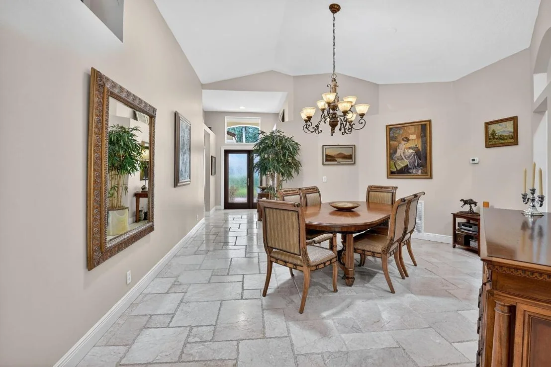 Photo of 523 Canoe Point