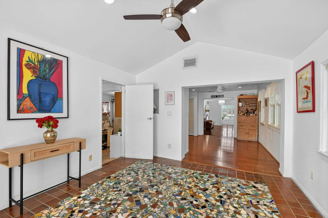 Photo of 328 Monroe Drive