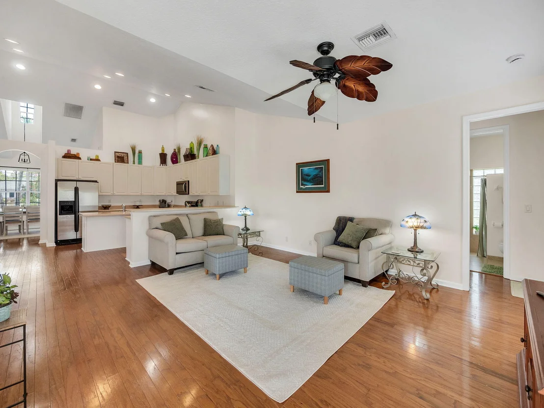 Photo of 8465 Mandarin Boulevard