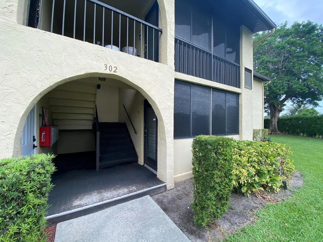 Photo of Unit D1 at 302 Pine Ridge Circle