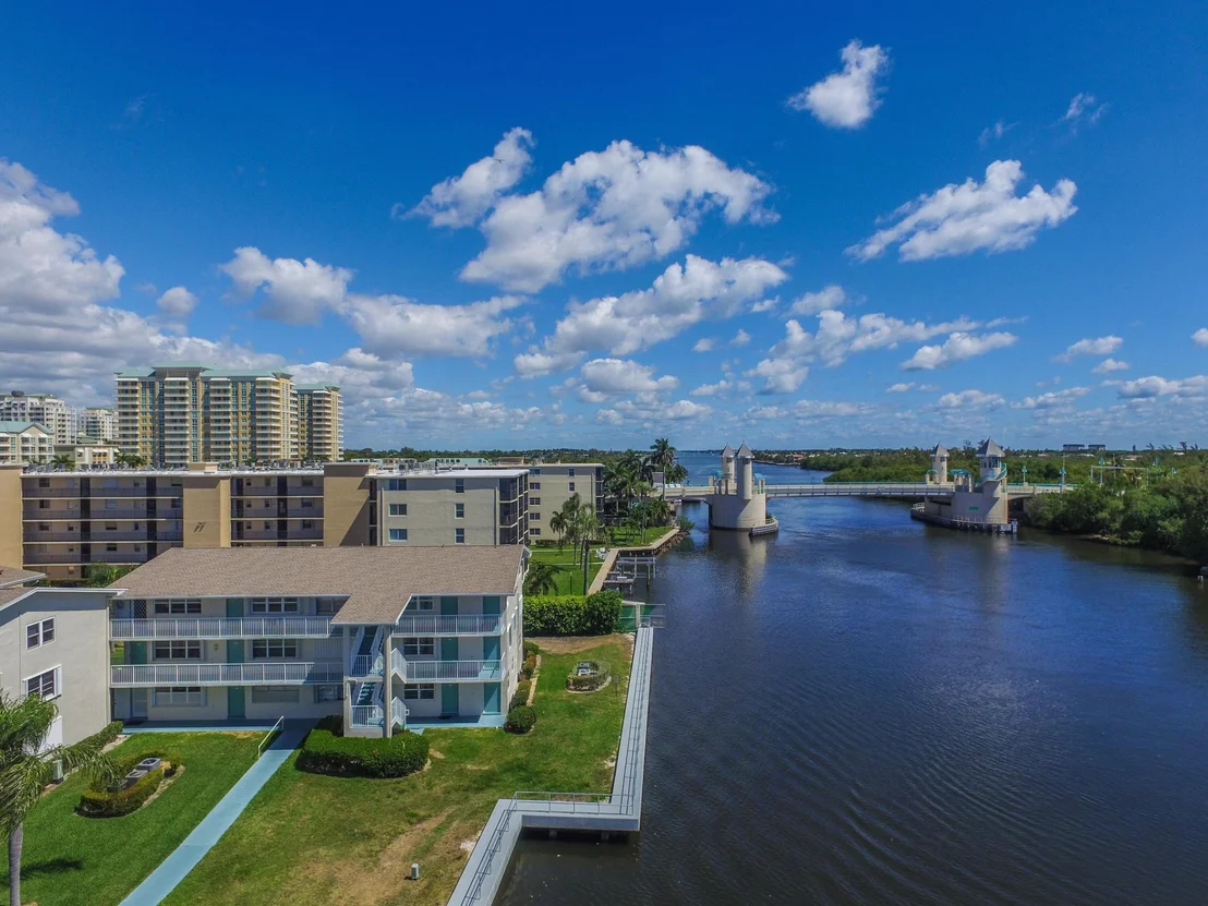 Photo of Unit 310 at 150 Horizons E