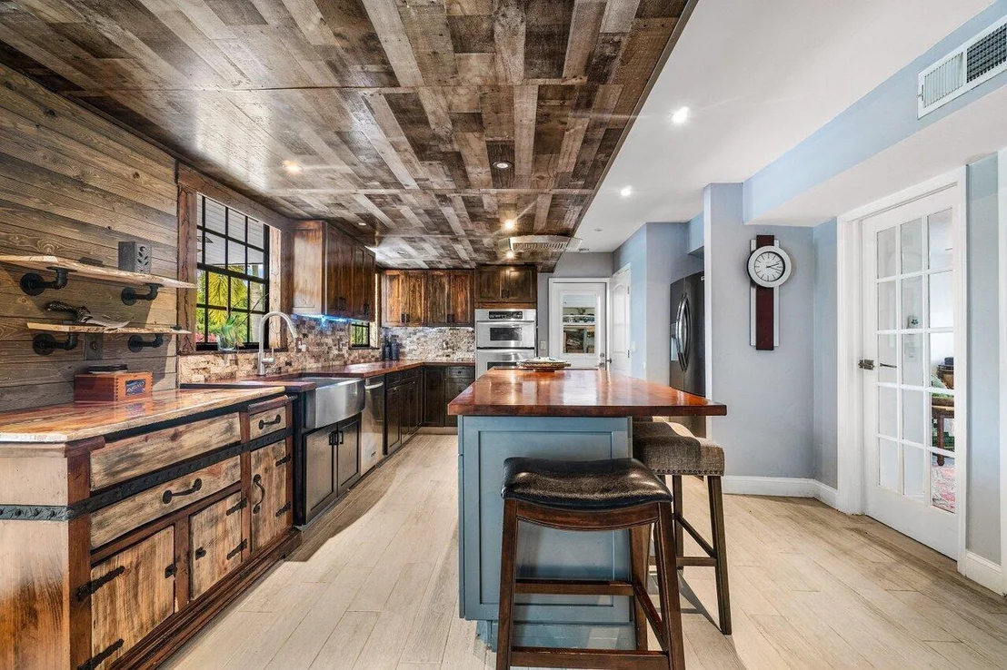 Photo of 17081 Mellen Lane