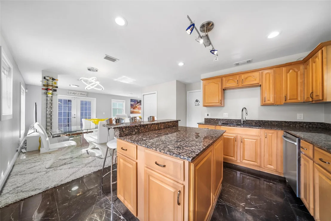 Photo of 6652 Bayfront Drive