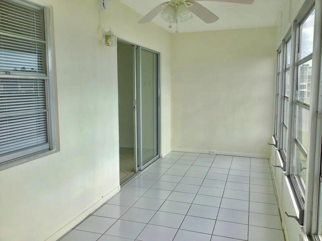 Photo of Unit 2035 at 2035 Exeter B