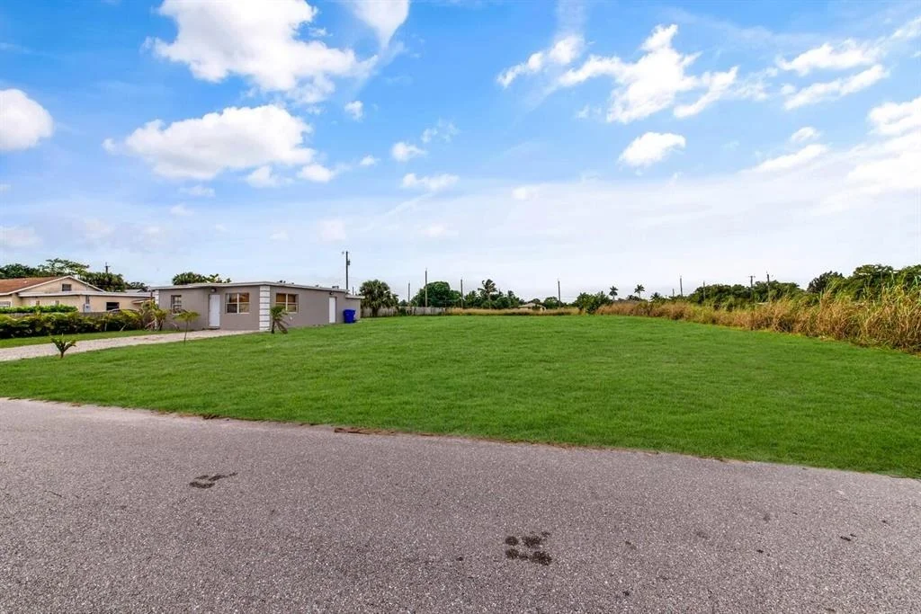 Photo of 3699 Coconut Road