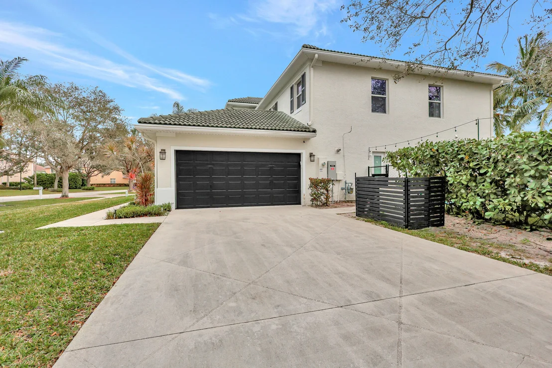 Photo of 1039 Egret Circle N