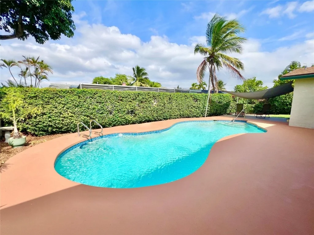 Photo of 10571 Sunset Strip