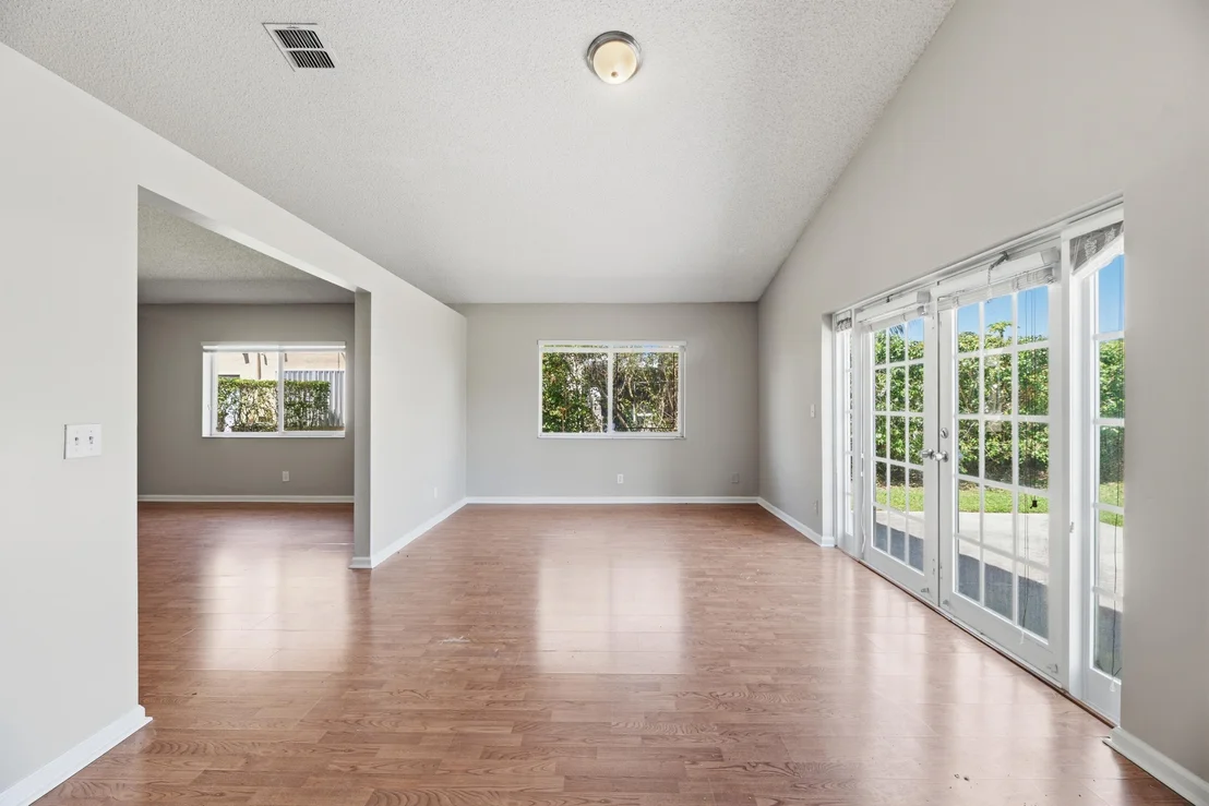 Photo of 5233 Rosen Boulevard