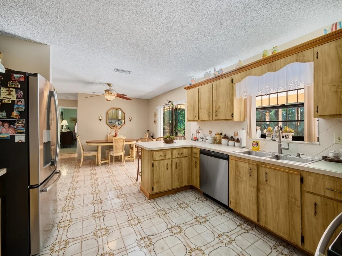 Photo of 370 Ellamar Road