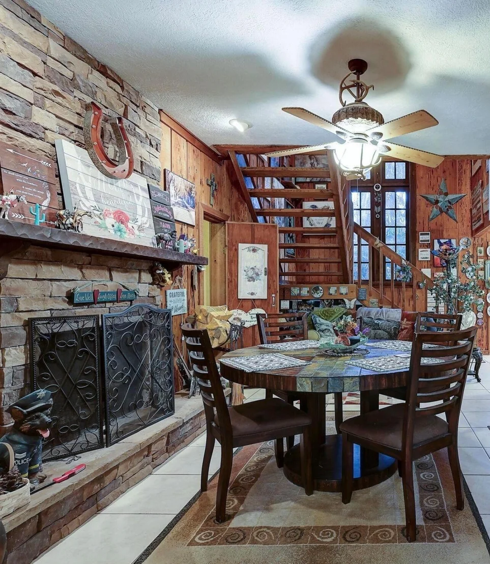 Photo of 576 SW Rustic Circle