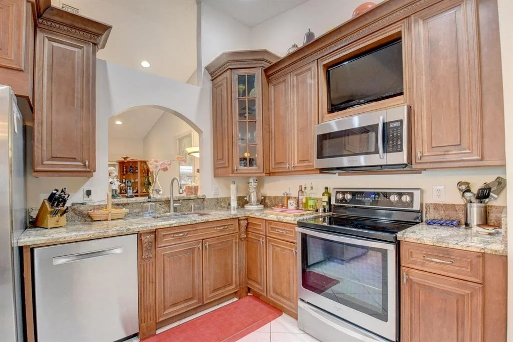 Photo of 6125 Heliconia Road