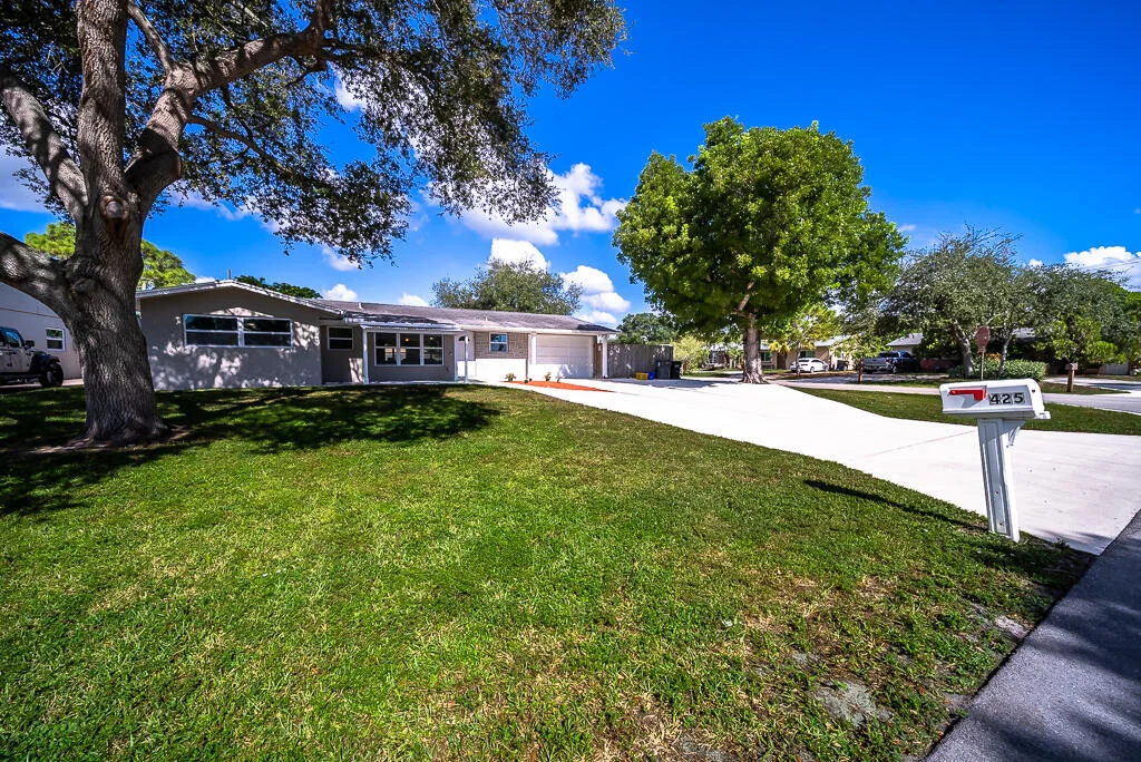 Photo of 425 Erie Drive