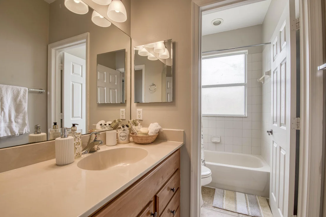 Photo of 410 Cresta Circle