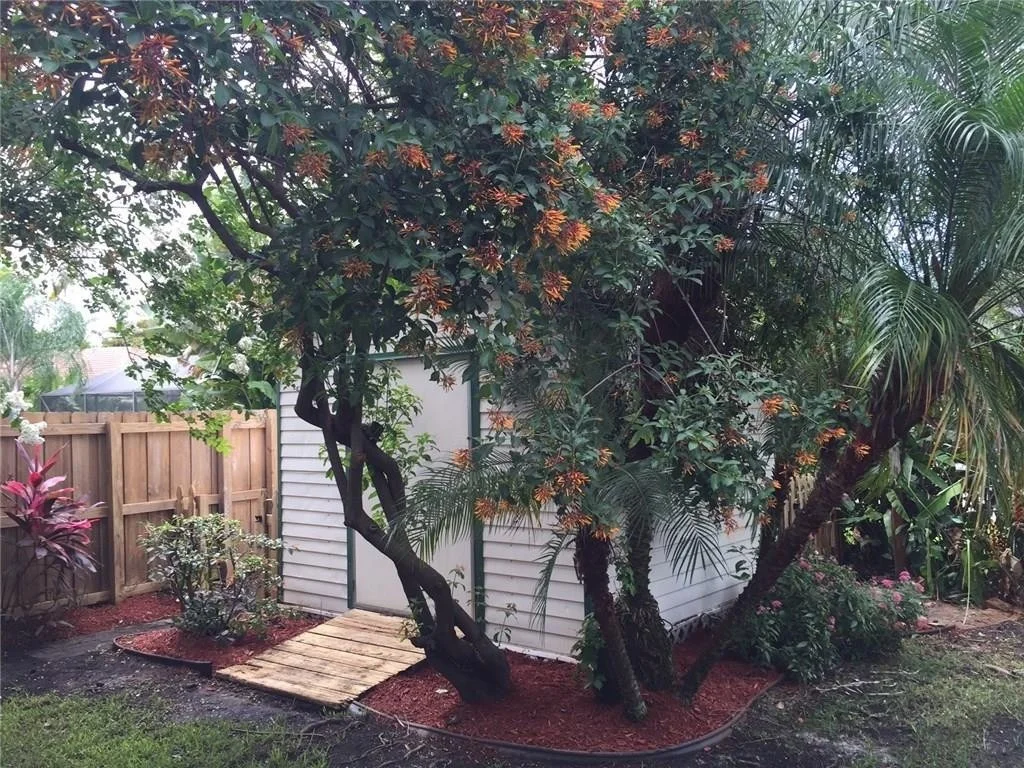 Photo of 10965 NW 1st Manor