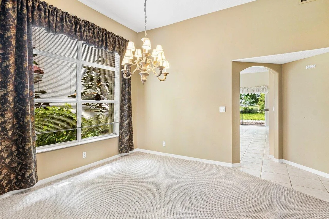 Photo of 542 Canoe Point