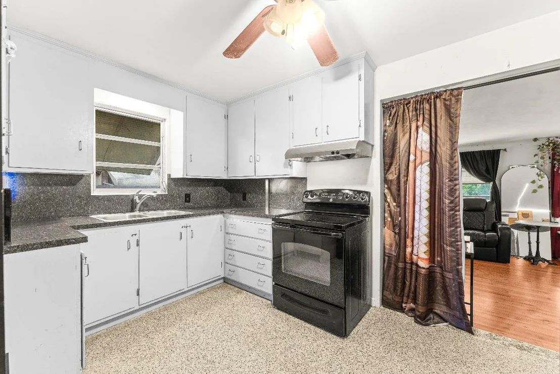 Photo of 1084 James Road
