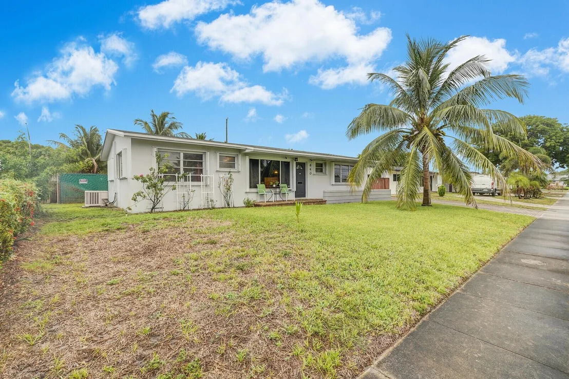 Photo of 640 NE 23 Court