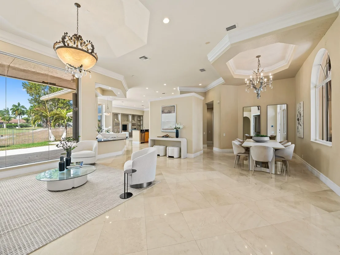 Photo of 2579 Mayfair Lane