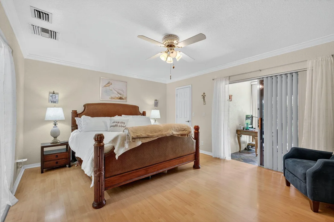 Photo of 5565 American Circle