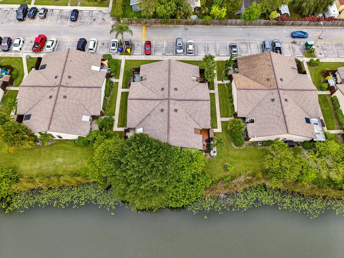 Photo of Unit B at 3402 WATERVIEW Circle