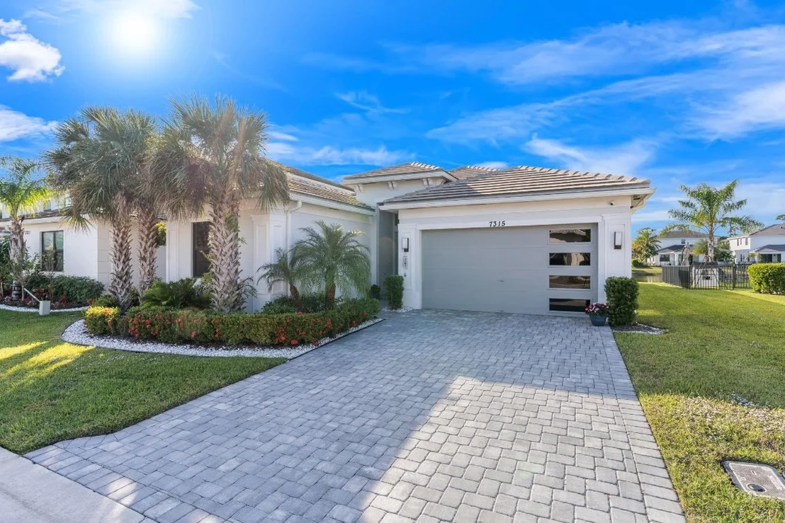 Photo of 7315 Estero