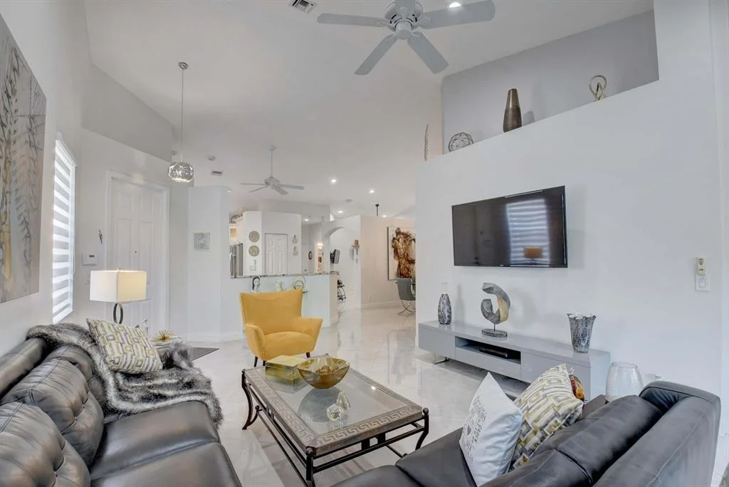 Photo of 6169 Heliconia Road